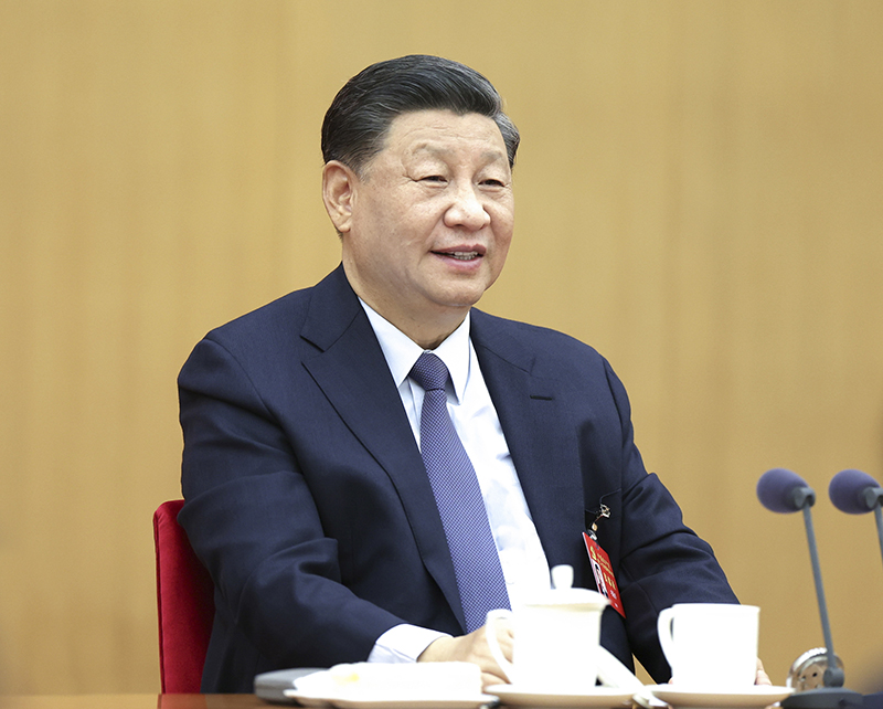 2022年10月17日,习近平同志参加党的二十大广西代表团讨论。
