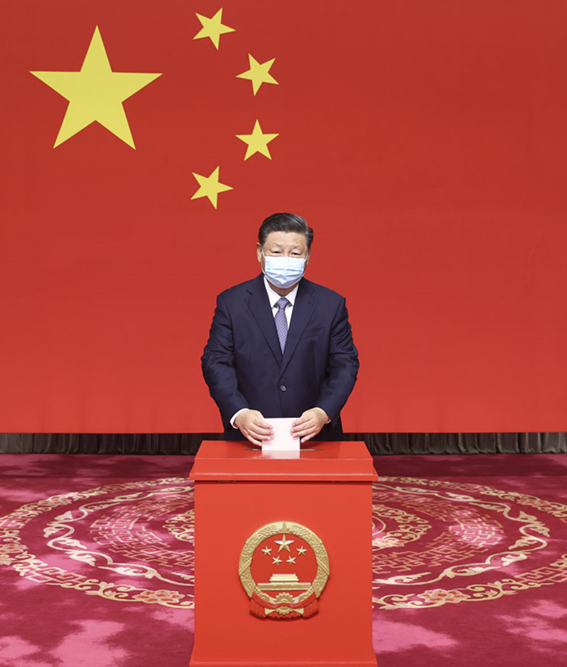 2021年11月5日,习近平在北京市西城区中南海选区怀仁堂投票站参加区人大代表选举投票。