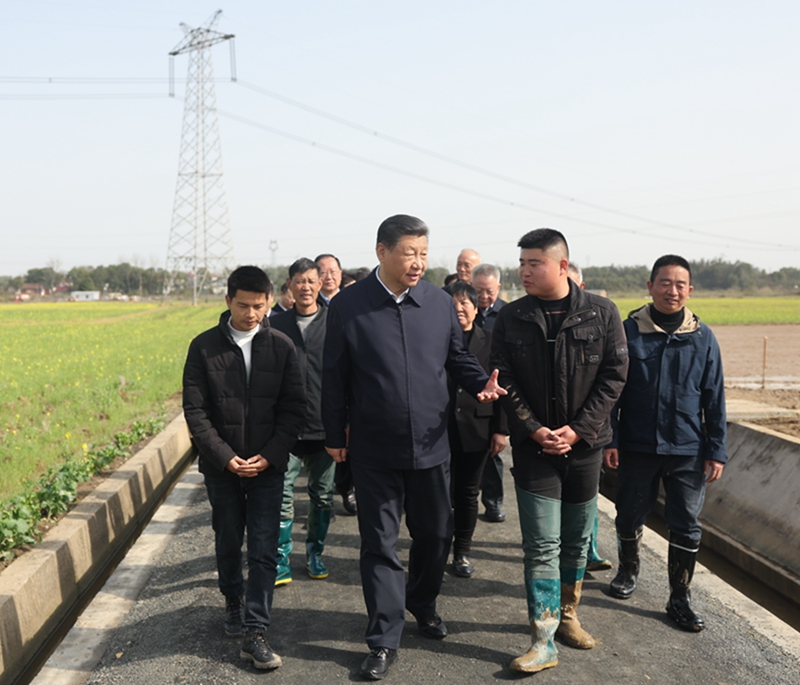 2024年3月19日,习近平总书记在湖南常德港中坪村考察。