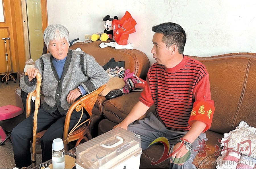 【我们的节日·春节】新春送暖入家门 志愿关怀润人心