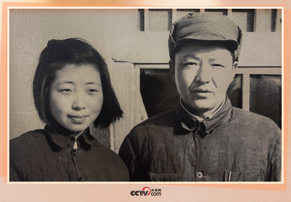 1947年初,习仲勋与齐心在延安合影。