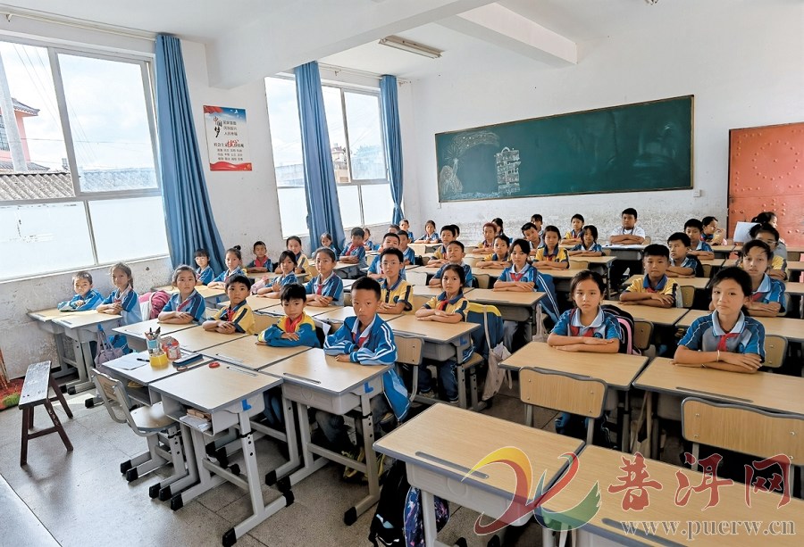 【志愿之城】普洱市举行2026年“一张课桌的陪伴”助学捐赠仪式