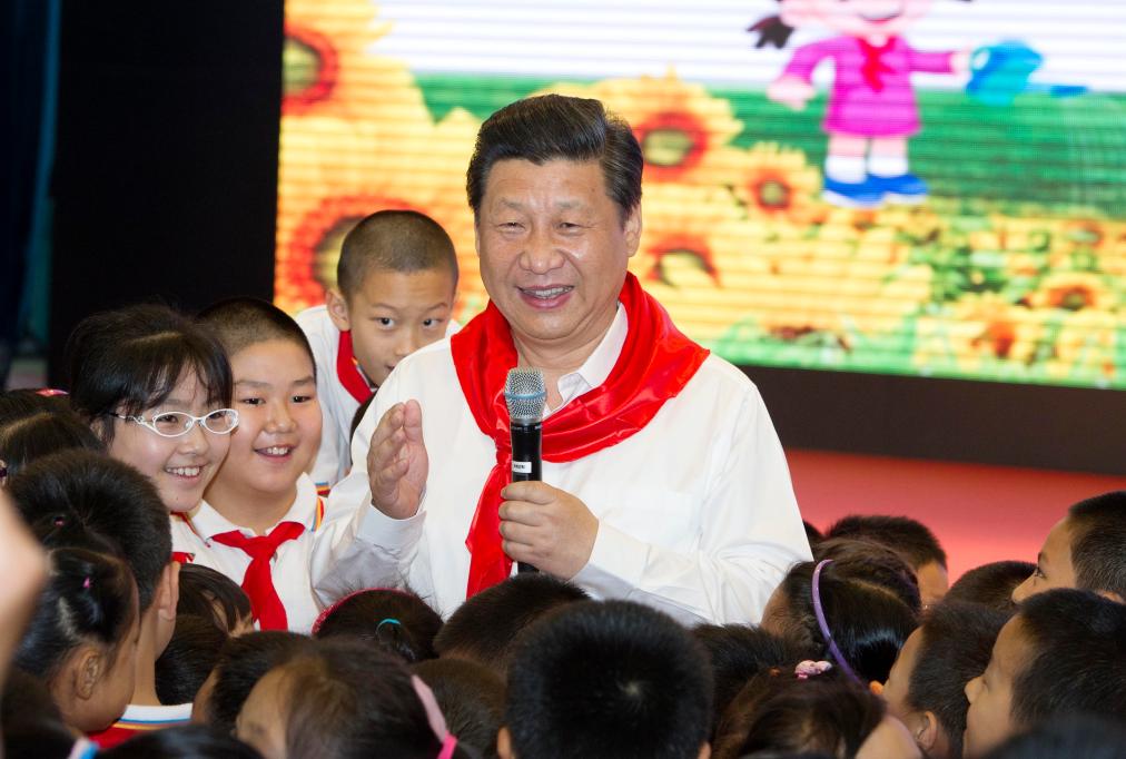 2014年5月30日上午,习近平总书记来到北京市海淀区民族小学,参加庆祝“六一”国际儿童节活动。