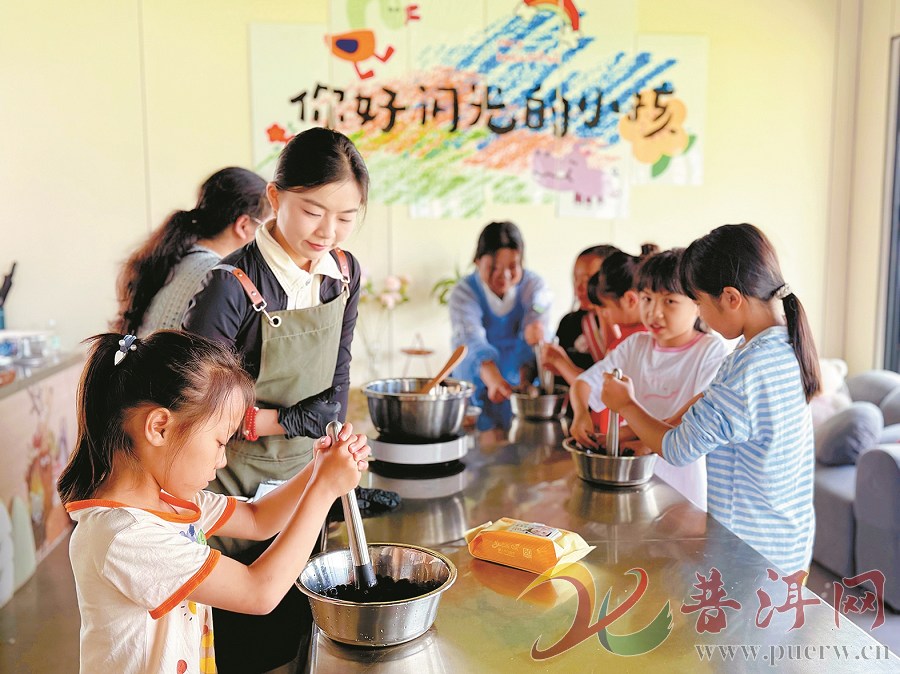小蓝莓串起“莓”好产业链——思茅区“曼莓”蓝莓基地探索“种植+体验+文 ...